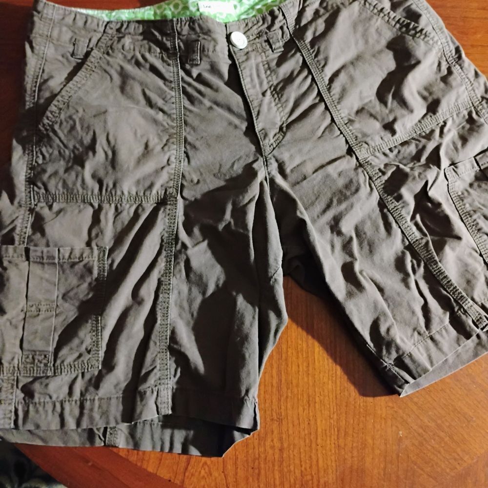 Lee brand Brown Cargo Shorts - Size: 14 Med  (1139)
